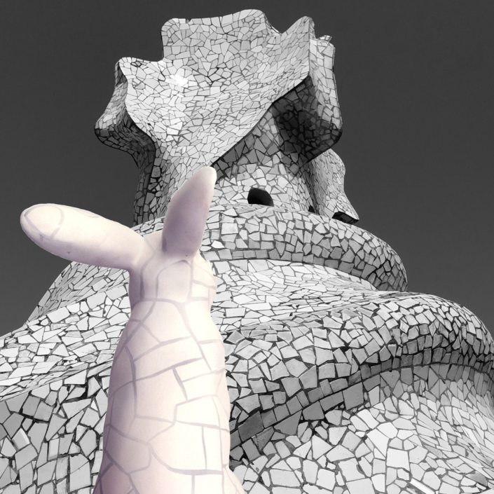 Sculpture de lapin Jean de Daphné Dejay devant la casa espagne