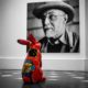 Sculpture de lapin Jean de Daphné Dejay devant le portrait de Matisse